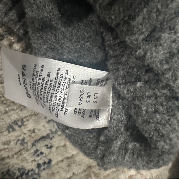 Urban Outfitters Soft V Neck Crop Top Small - Picture 4 of 4